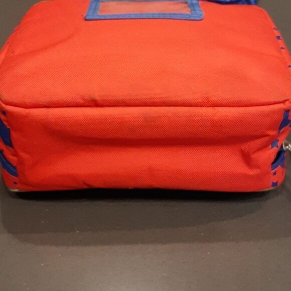 Wonder Woman Insulated Lunch Bag with Collectible Coffee Mug - Picture 9 of 16